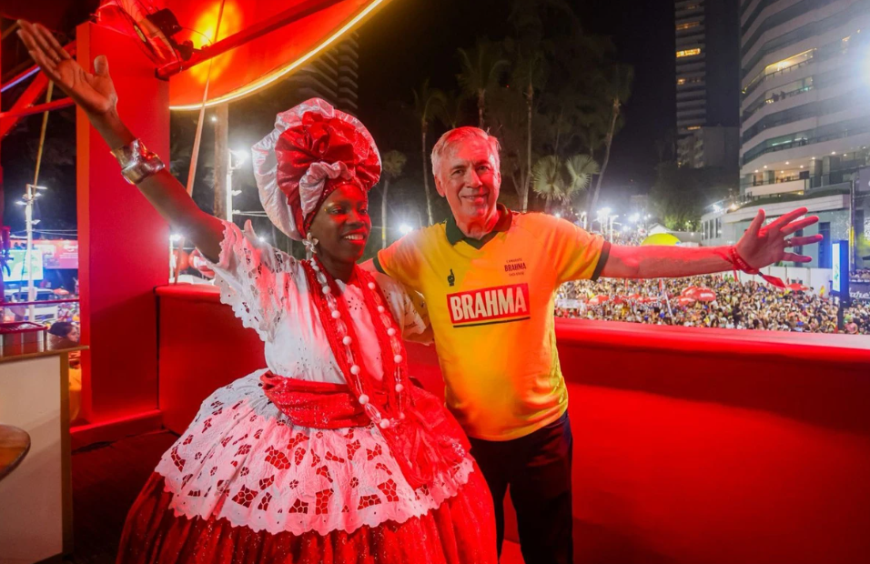 Carlo Ancelotti Mergulha na Folia Baiana e Recebe Apelo Inusitado por Neymar