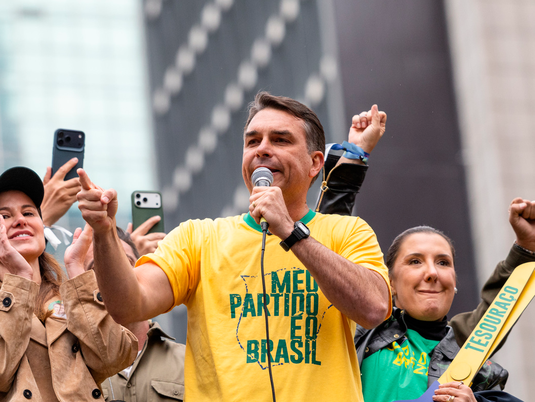 Flávio Bolsonaro Revisa Posição sobre Fim da Escala 6×1
