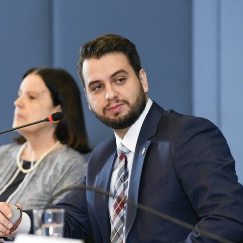 Arthur Max - 9.mai.19/MRE