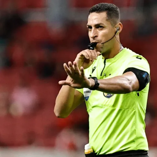 Corinthians Eleva o Tom Contra Arbitragem: Dorival Jr. e Diretoria Criticam Pênalti Não Marcado e Pedem Banimento de Árbitro