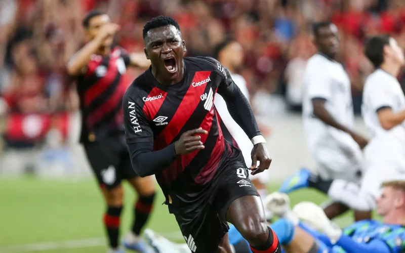 Athletico-PR Goleia Botafogo e Salta para a Vice-Liderança; Glorioso Afunda no Z-4