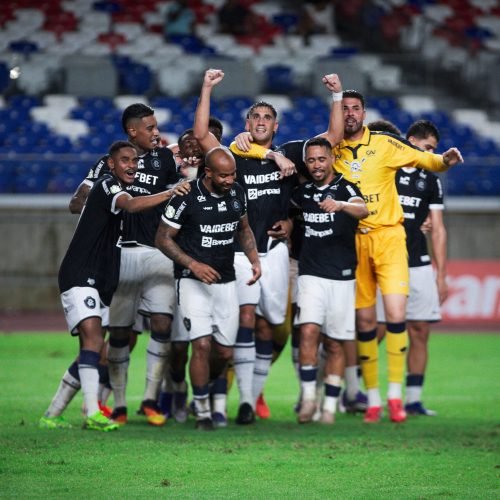 Remo vira sobre o Bahia e carimba vaga nas oitavas após 23 anos