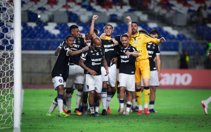 Remo vira sobre o Bahia e carimba vaga nas oitavas após 23 anos