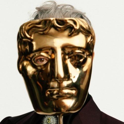 1 de 1 Alan Cumming com um prêmio Bafta nas mãos - Foto: Reprodução/Instagram/Bafta/Charlie C...