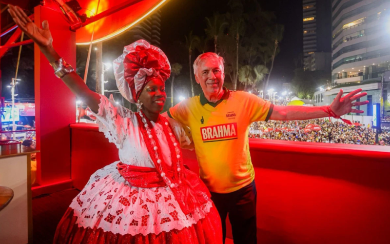 Carlo Ancelotti Mergulha na Folia Baiana e Recebe Apelo Inusitado por Neymar