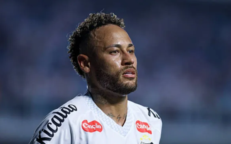 Neymar entre a folia do Carnaval e o retorno crucial aos gramados pelo Santos