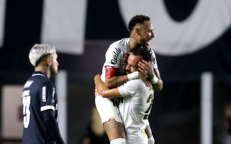 Com brilho de Neymar, Santos vence o Remo na Vila Belmiro e Leão assume a lanterna da competição