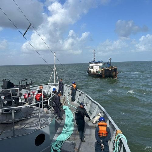 A Marinha do Brasil realizou o resgate do navio mercante “MV Latifa”, de bandeira da República Unida da Tanzânia, que, após sofrer avaria no sistema de propulsão, permaneceu à deriva por mais de 20 dias na costa do Amapá.