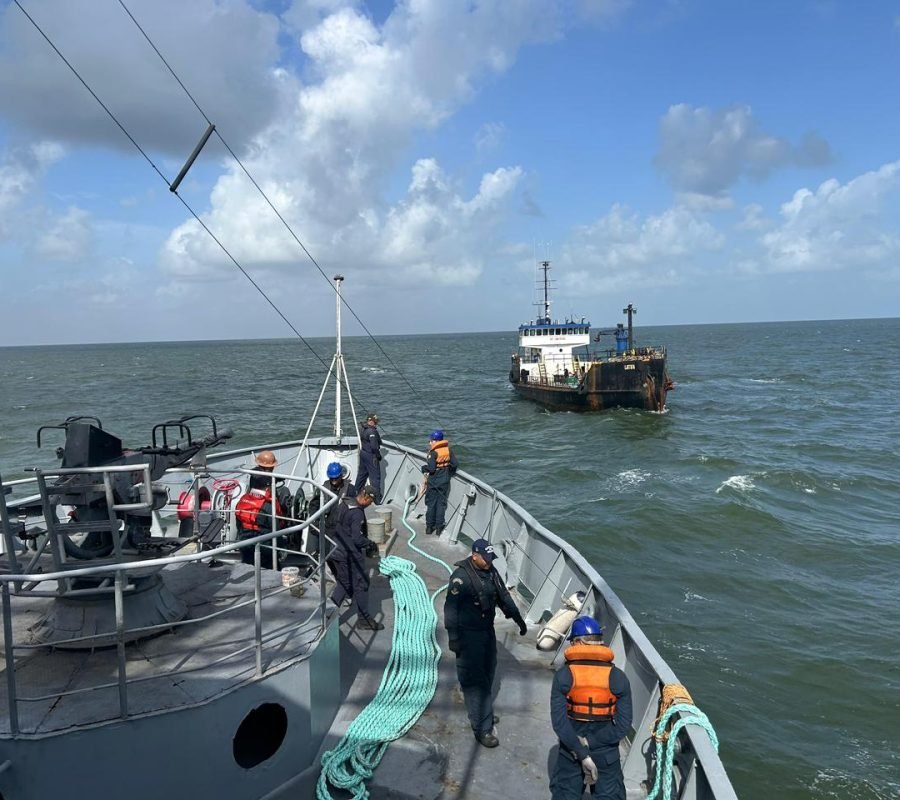 A Marinha do Brasil realizou o resgate do navio mercante “MV Latifa”, de bandeira da República Unida da Tanzânia, que, após sofrer avaria no sistema de propulsão, permaneceu à deriva por mais de 20 dias na costa do Amapá.