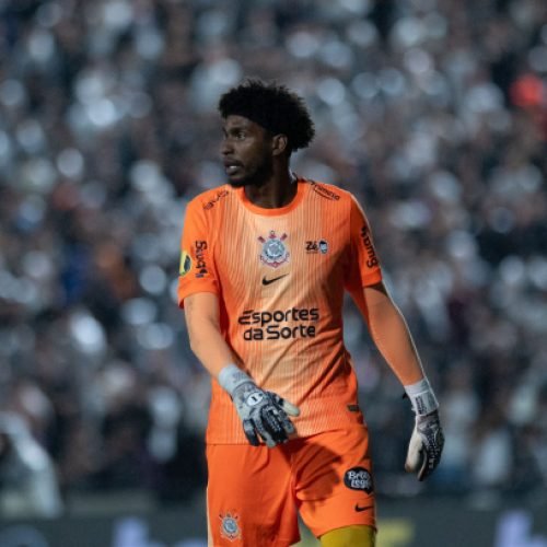 Heroísmo de Hugo Souza em Vitória do Corinthians Contrasta com Ataques Pessoais de Torcedores