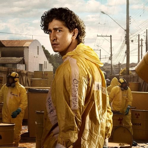 1 de 1 Johnny Massaro e Emergência Radioativa vestido com EPI amarelo - Metrópoles - Foto: Divu...