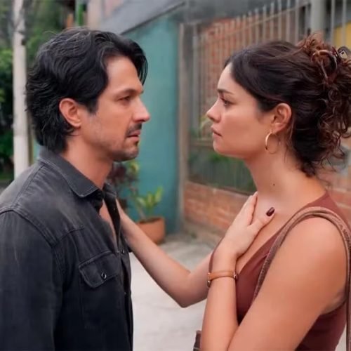 1 de 1 Paulinho (Rômulo Estrela) e Gerluce (Sophie Charlotte) em Três Graças - Foto: Reproduç...