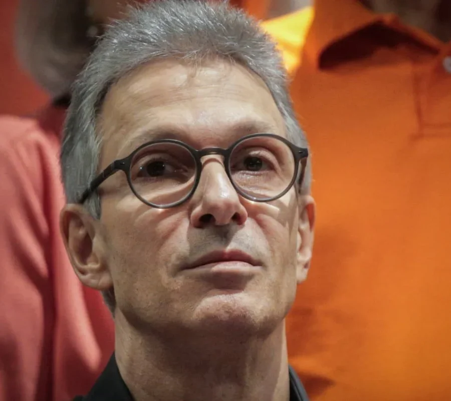 Zema é oficializado candidato à Presidência e reforça discurso de oposição ao PT